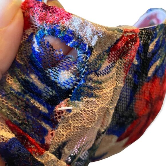 Victoria’s Secret Pink Lace Floral Bralette X-Small - Picture 3 of 3